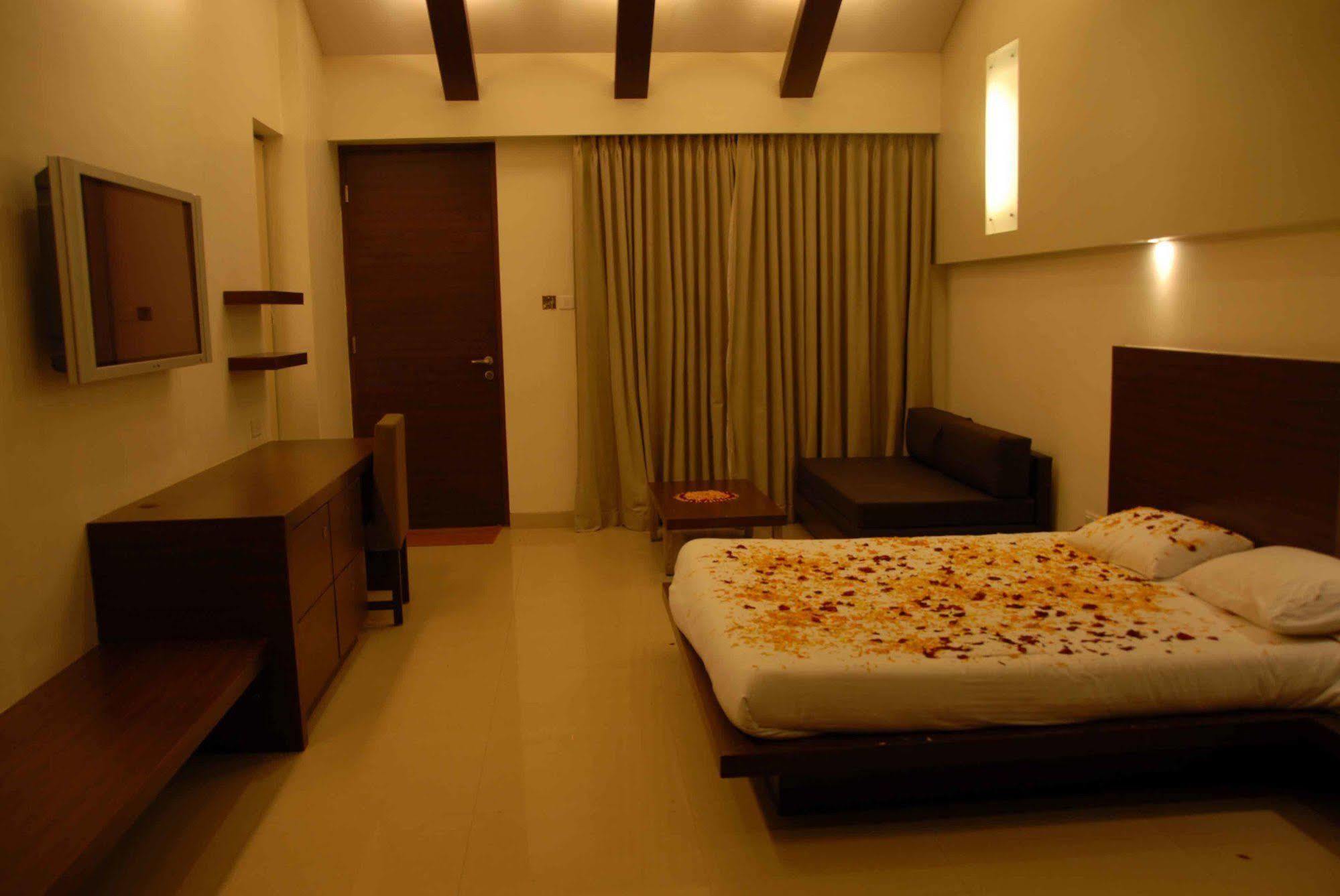Silver Sands Beach Resort Daman Exterior photo