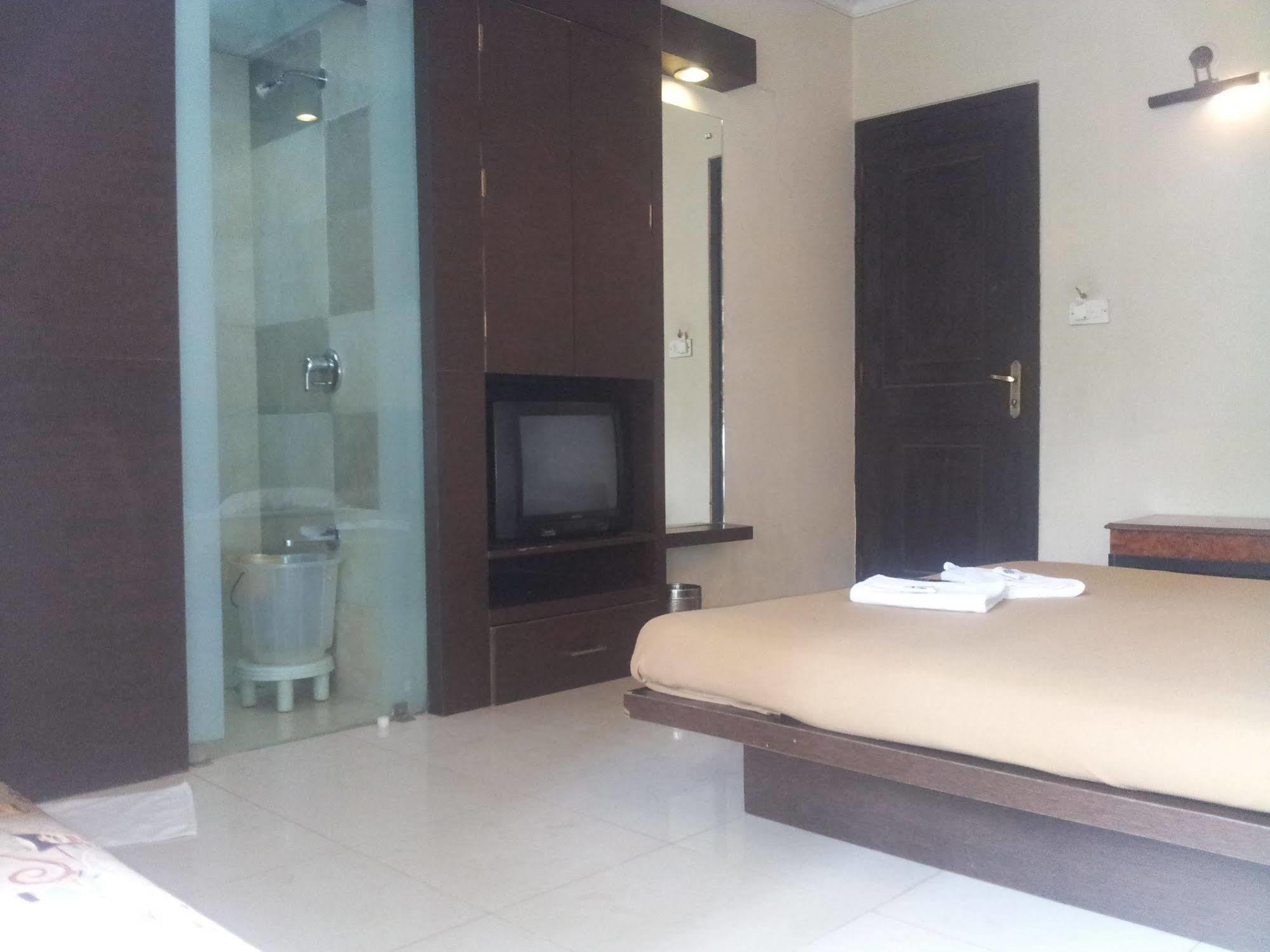 Silver Sands Beach Resort Daman Exterior photo